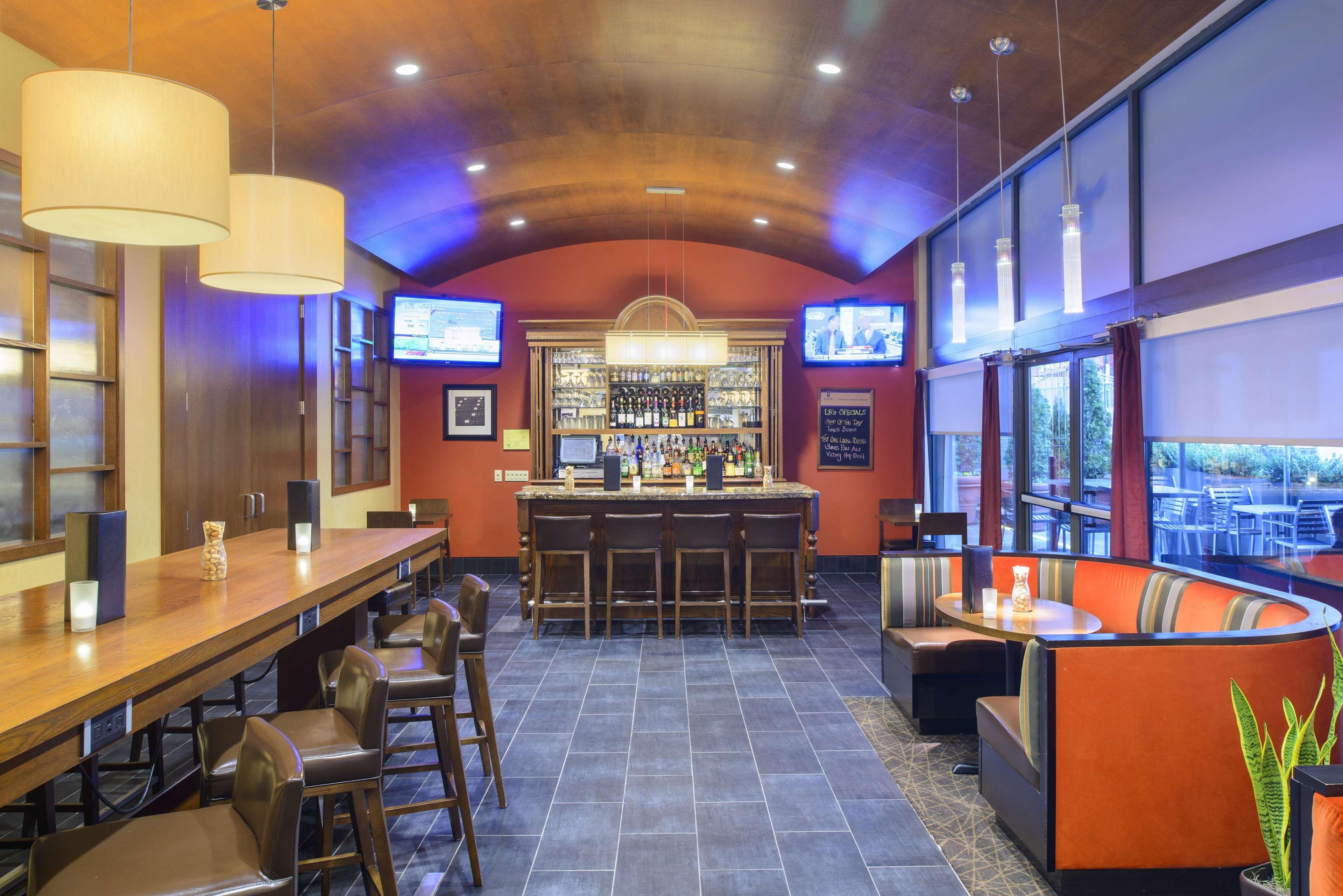 Hotel Hampton Center City-convention Center 3*