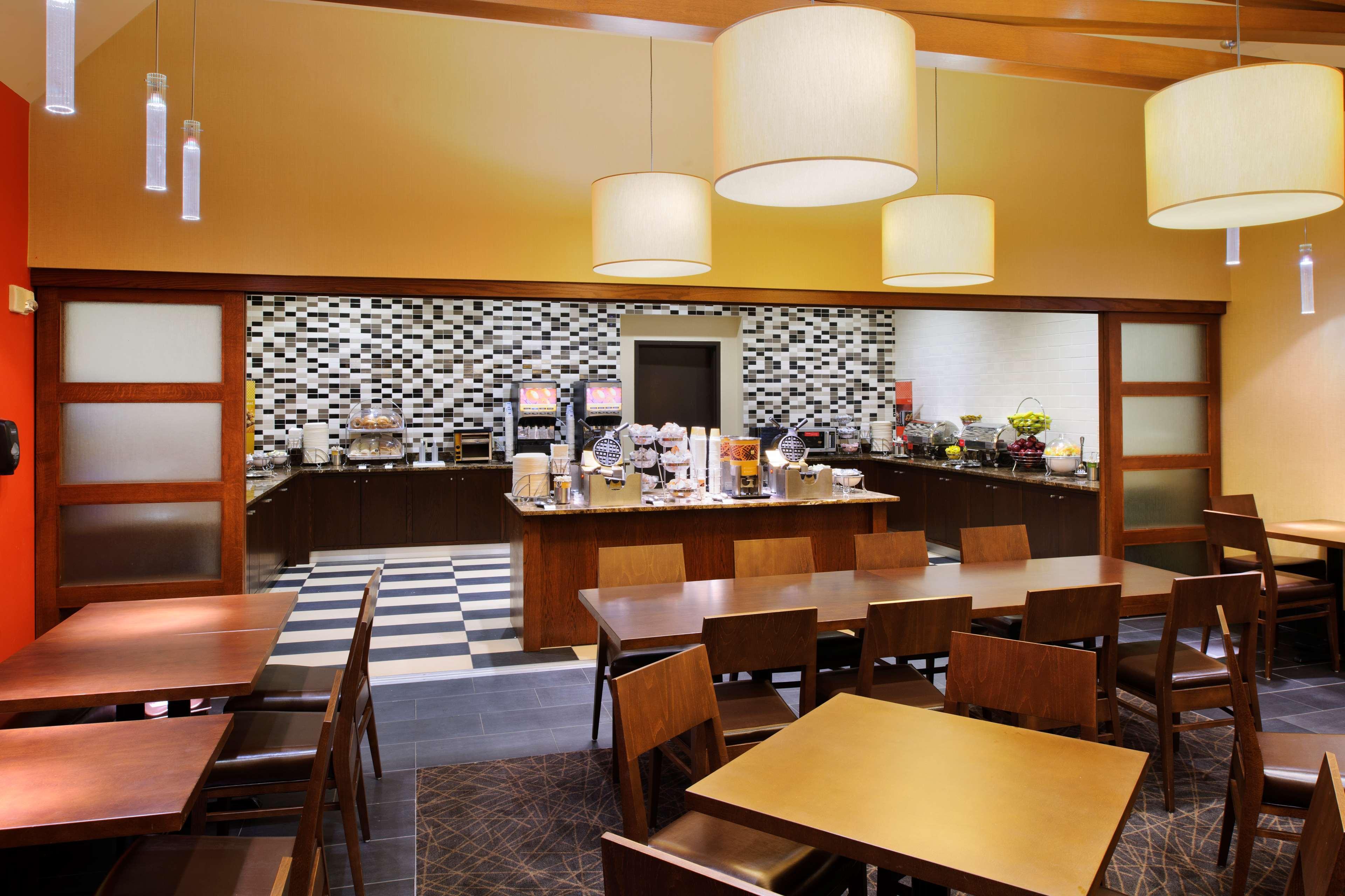 Hampton Center City-convention Center Hotel 3*