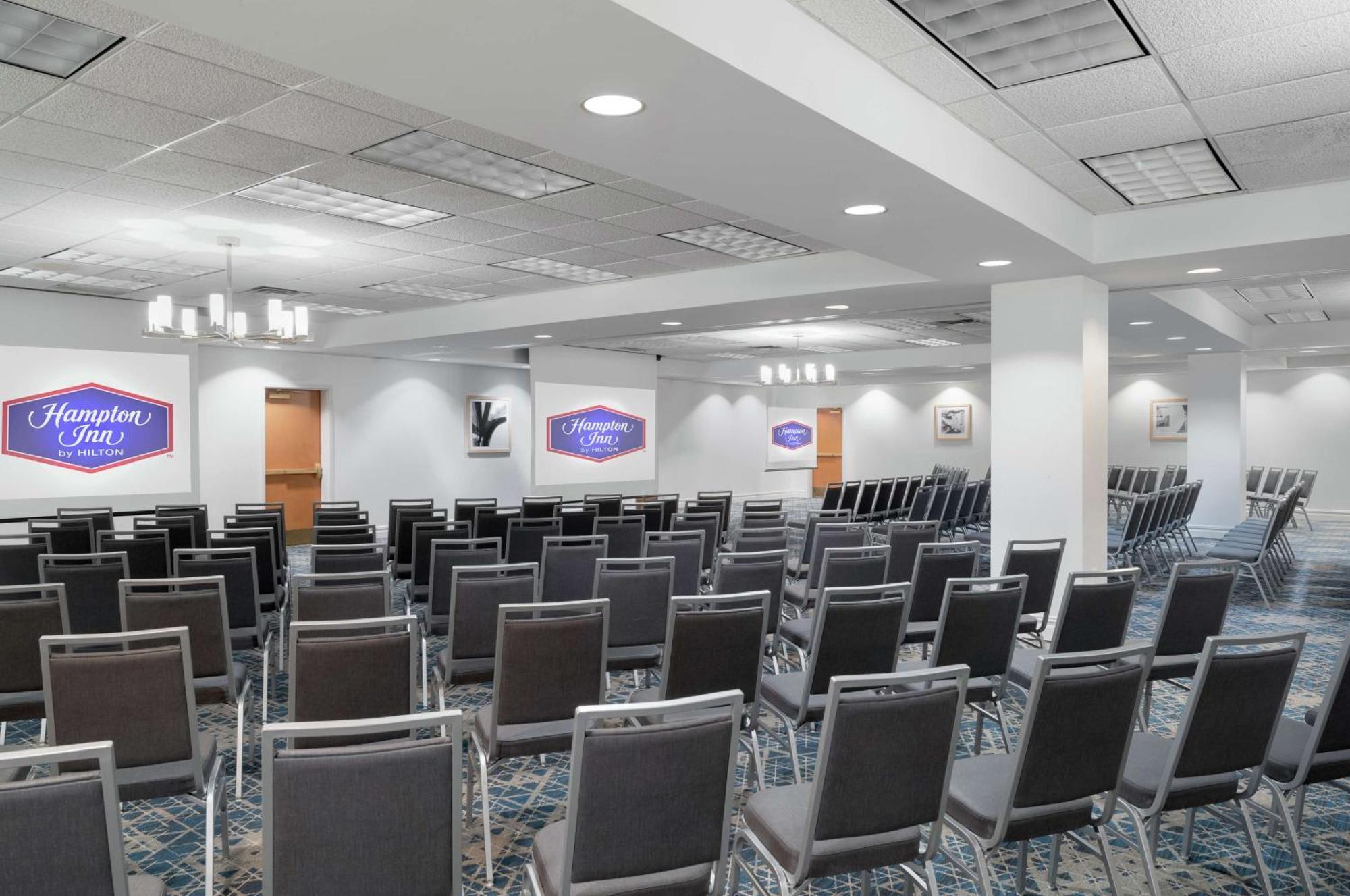 Hampton Center City-convention Center 3*