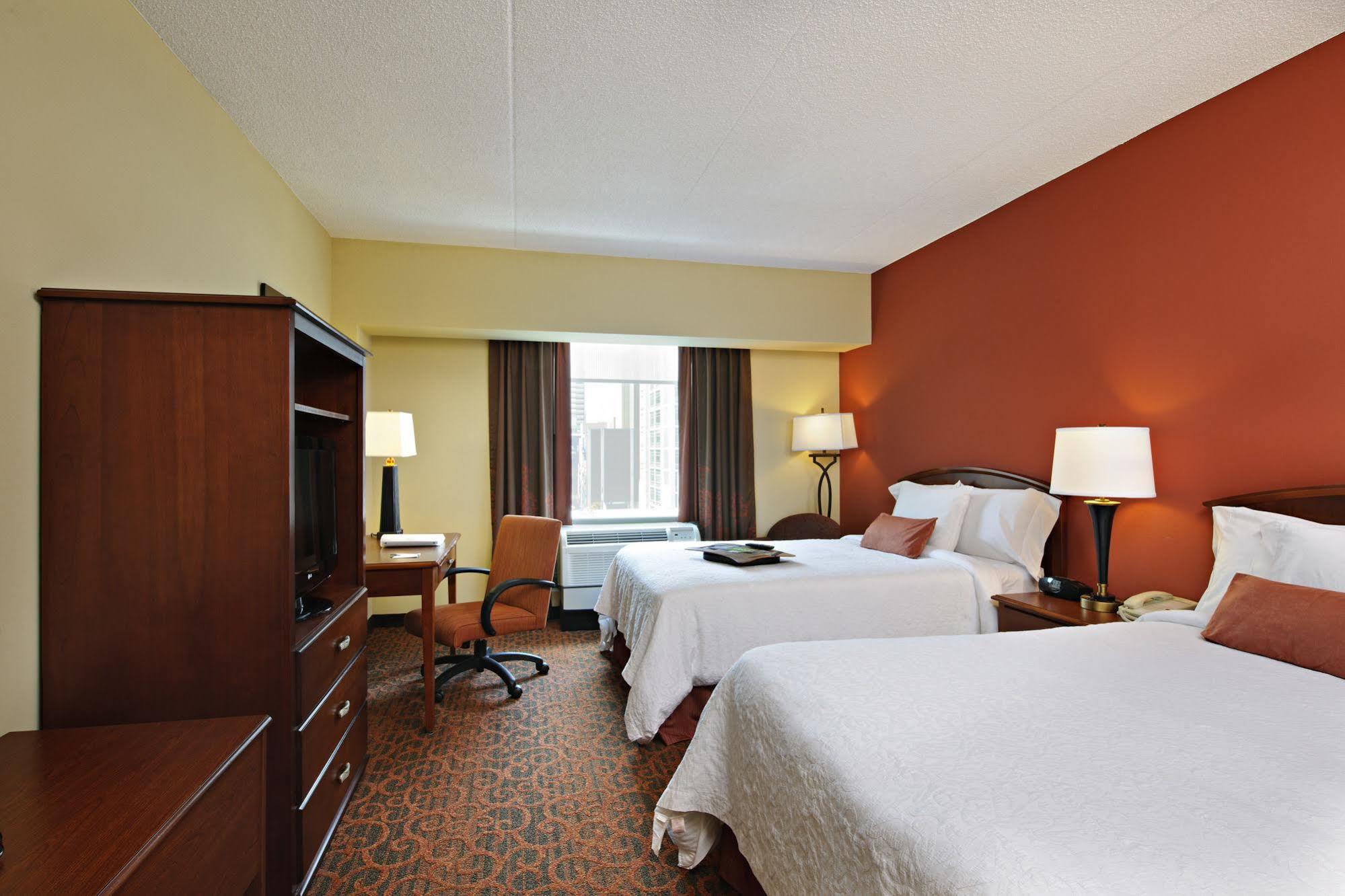 Hampton Center City-convention Center 3*