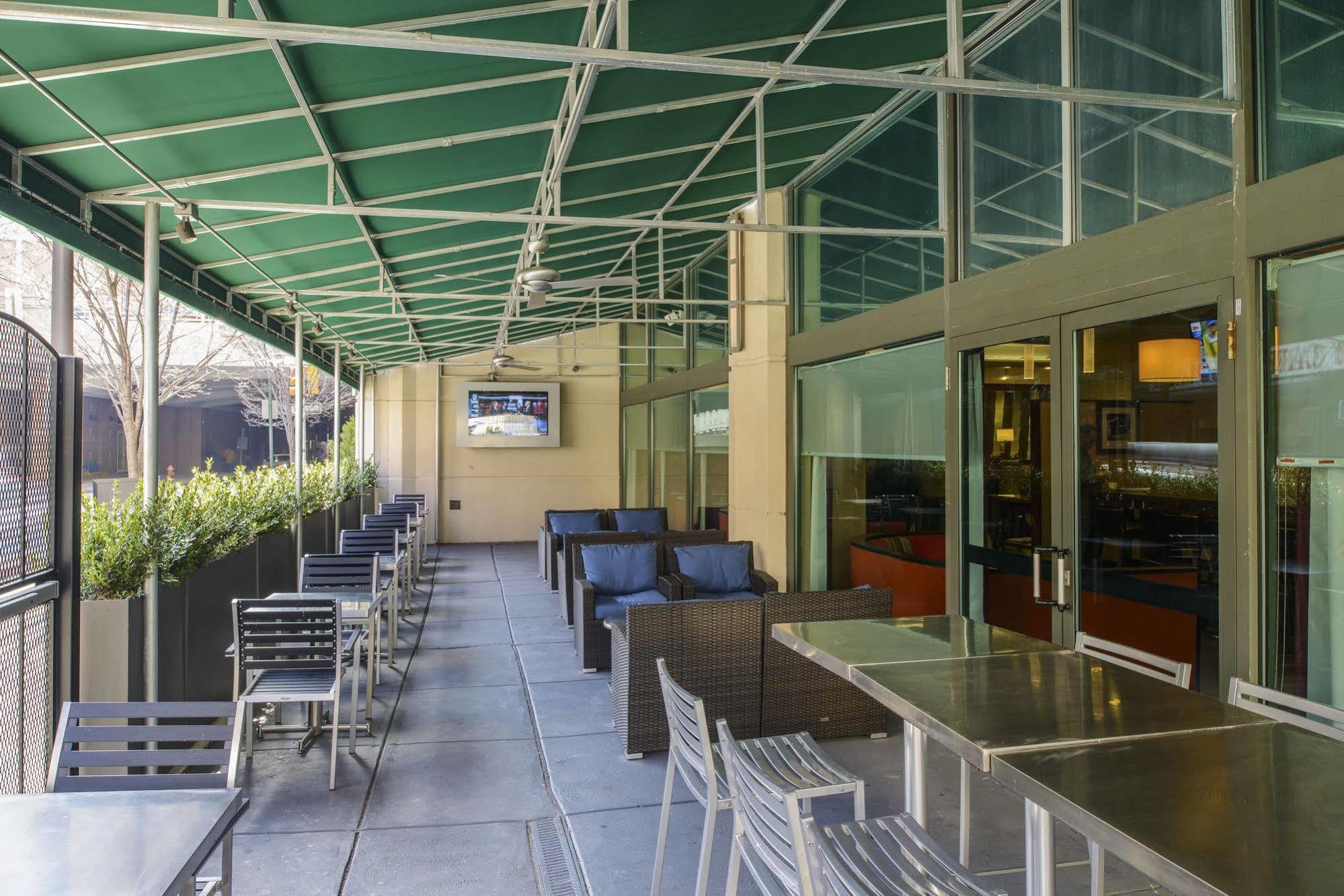 Hampton Center City-convention Center 3*