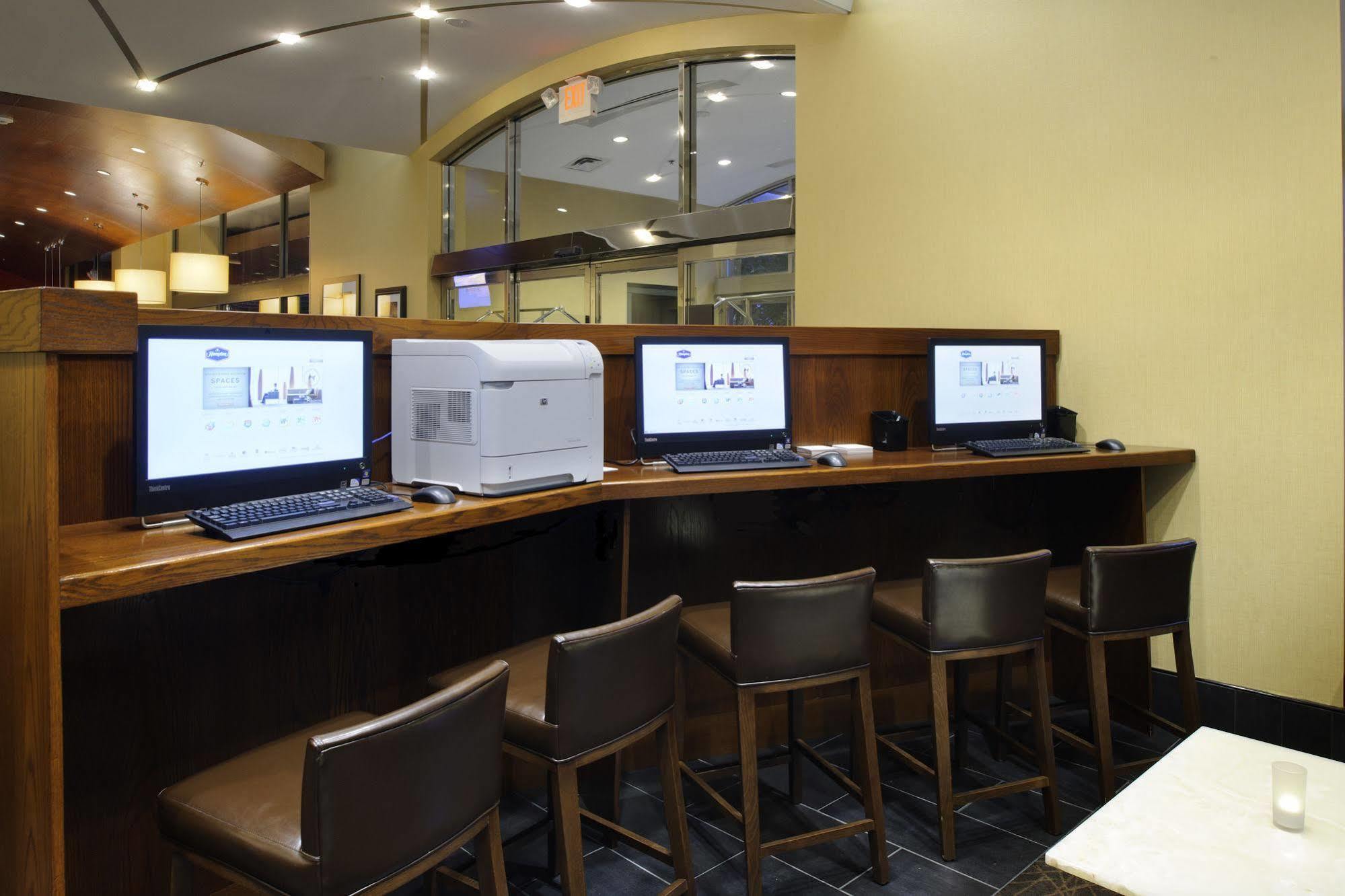 Hampton Center City-convention Center 3*