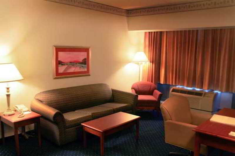 Hampton Center City-convention Center 3*