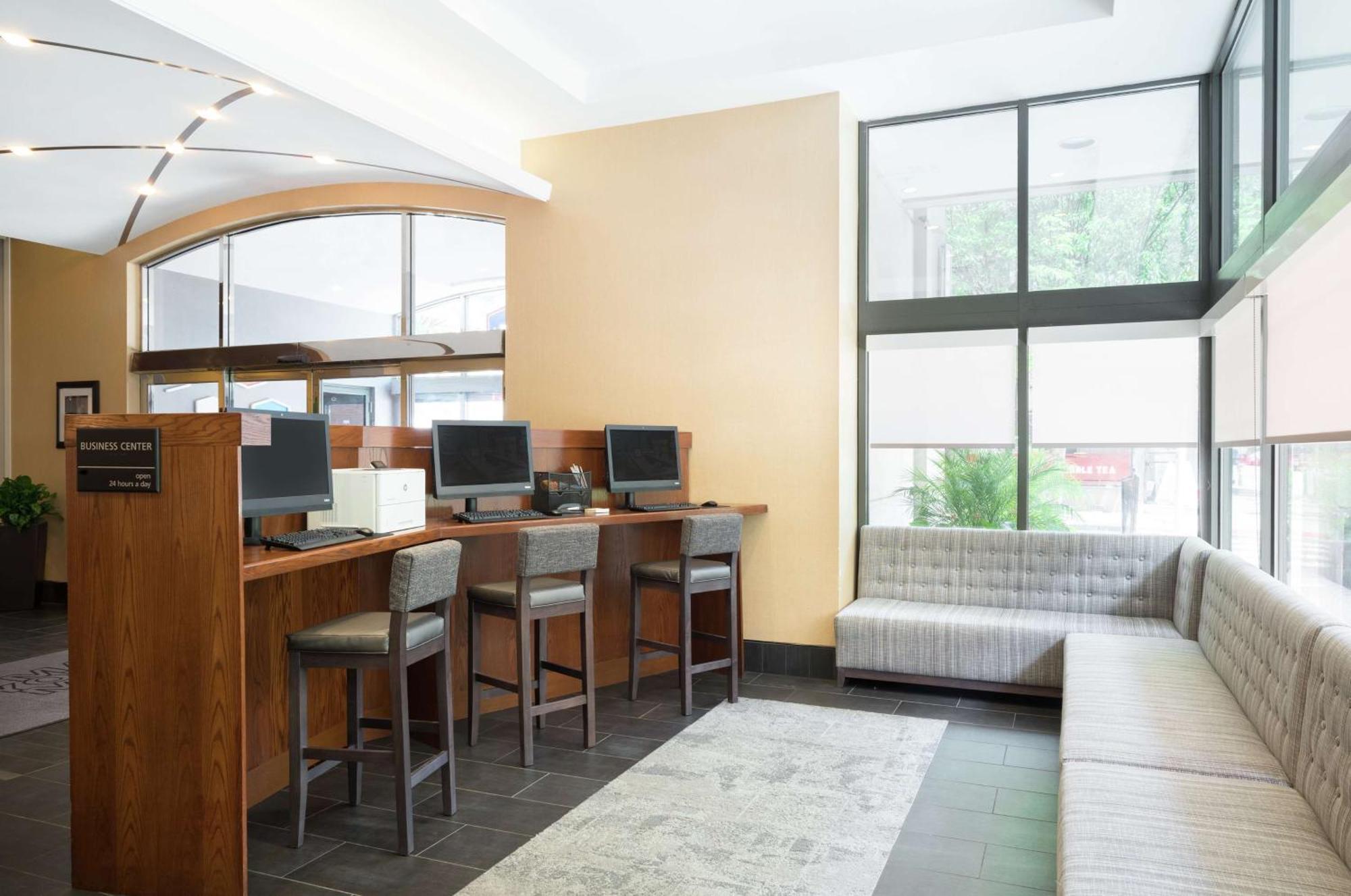 Hampton Center City-convention Center Hotel 3*