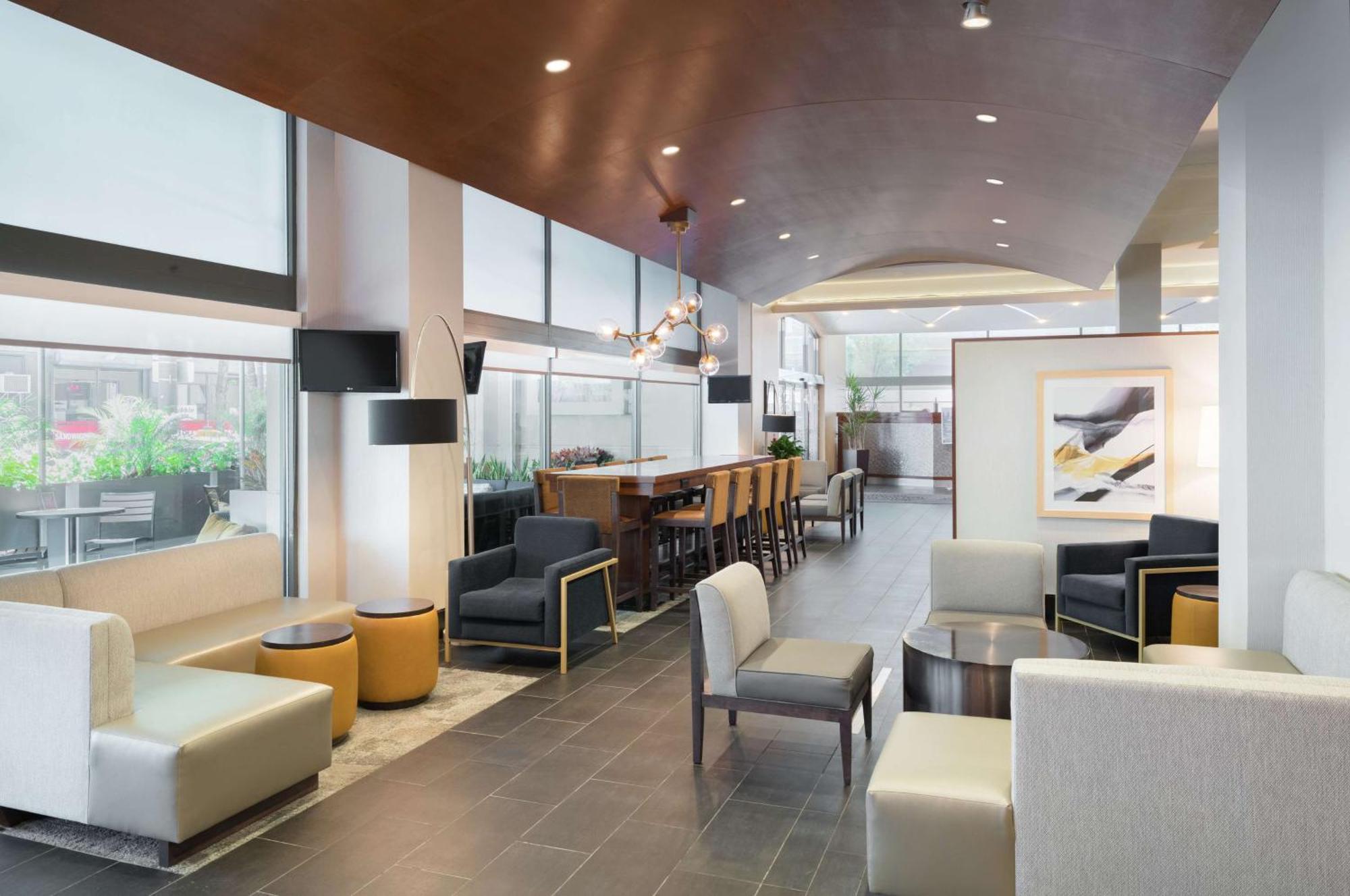Hotel Hampton Center City-convention Center 3*