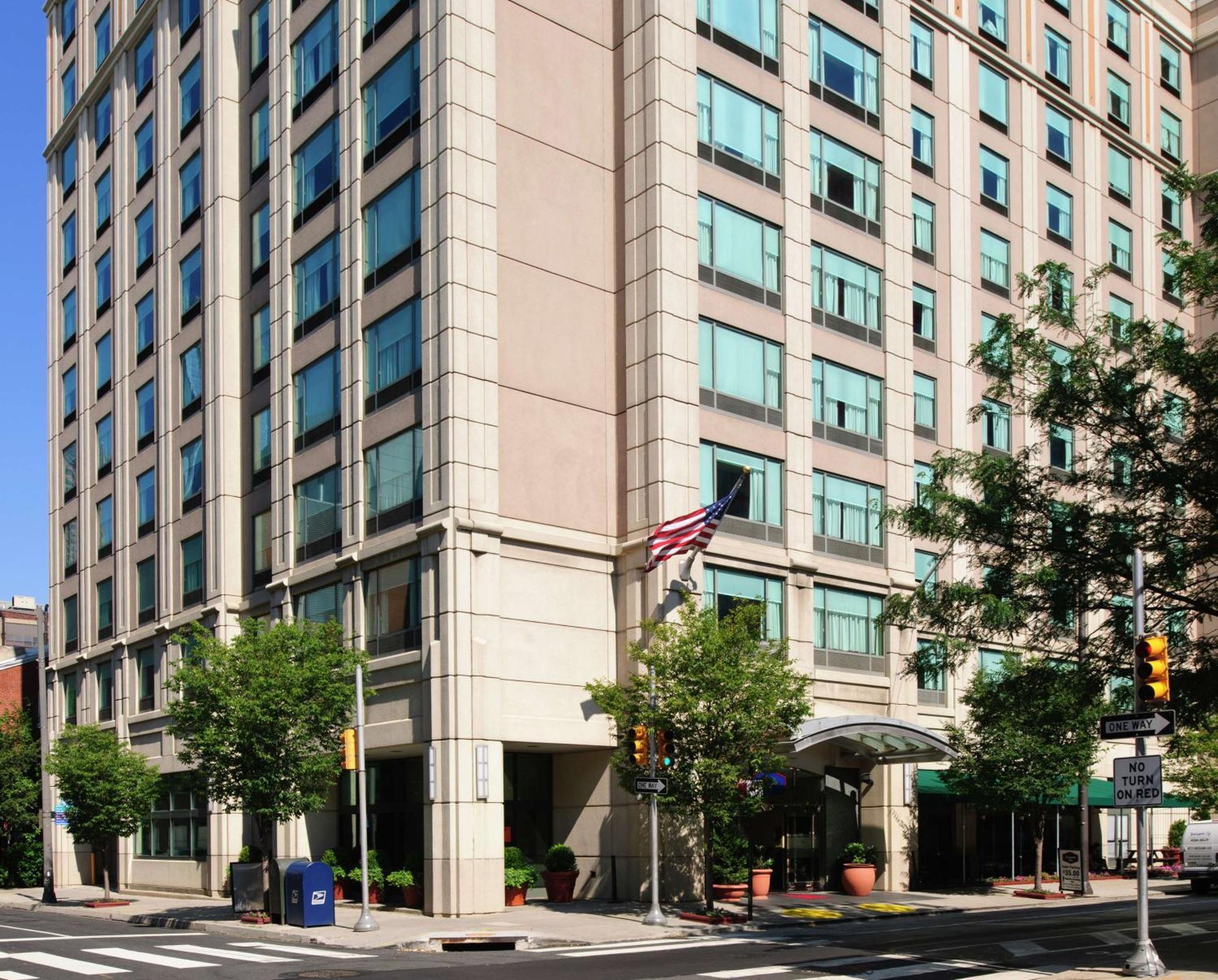 Hampton Center City-convention Center Hotel 3*