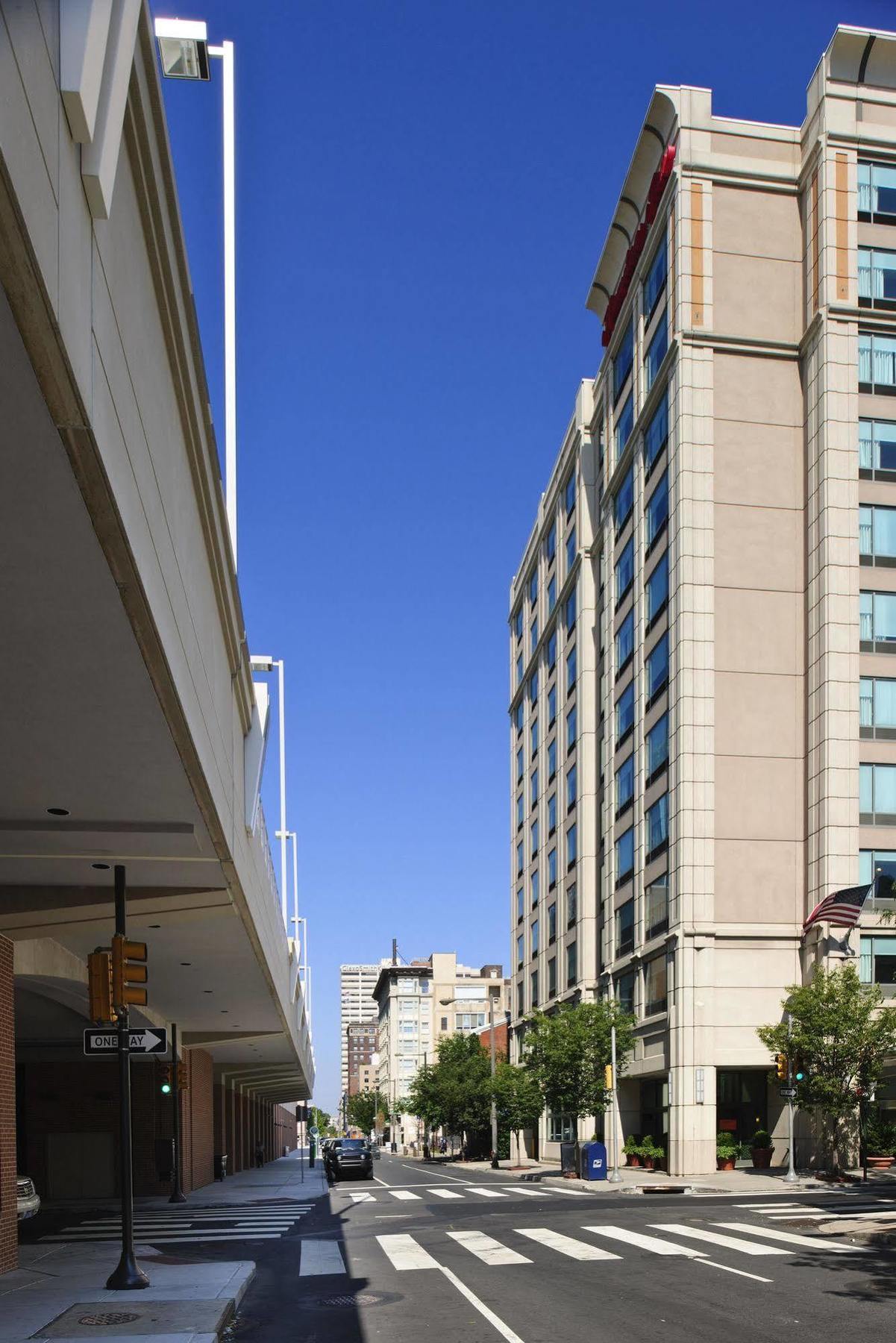 Hampton Center City-convention Center Hotel 3*